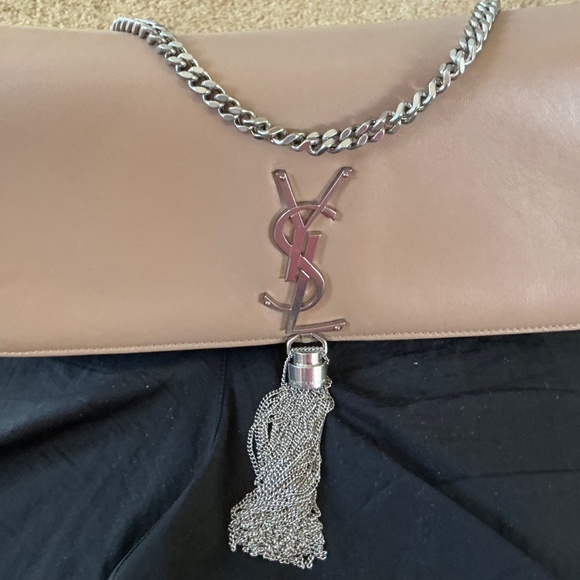 Exquisite Saint Laurent Kate Tassel shoulder bag in beige leather - Picture 2 of 9